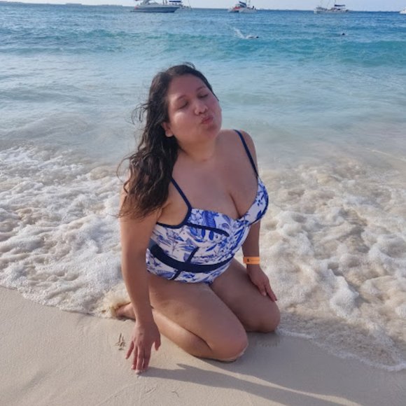 Meet your Posher, Celest - Picture 3 of 14